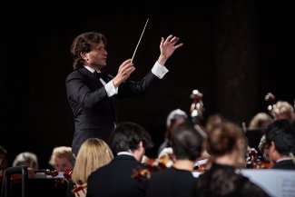 Gustavo Gimeno with Orchestre Philharmonique du Luxembourg credits to Fermin Rodriguez